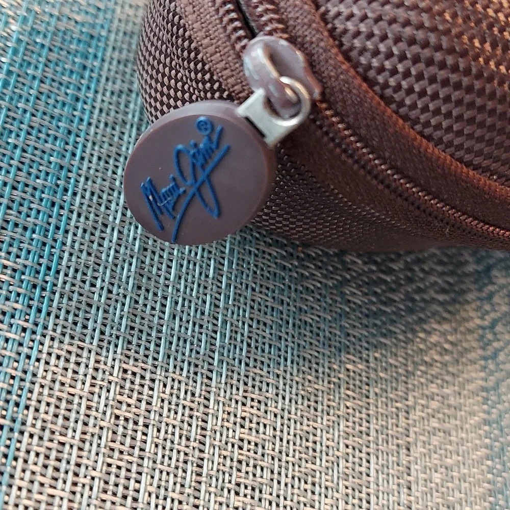 Maui Jim Semi-Hard Sunglasses Case Zip w/caribiner attached - LIKE NEW!
